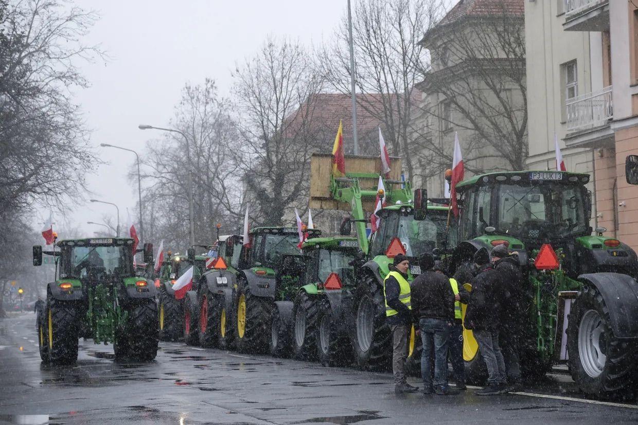 Polish farmers to begin complete blockade of Ukrainian border crossings