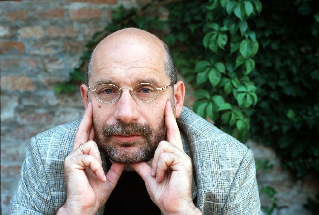 Russia orders arrest of exiled writer Akunin in absentia over terrorism, spreading 'fake news' about army