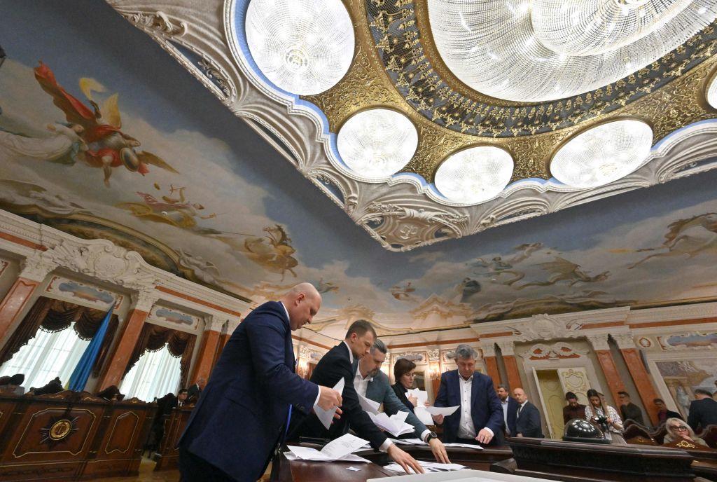 How Ukrainian officials get away with having Russian citizenship – even amid war