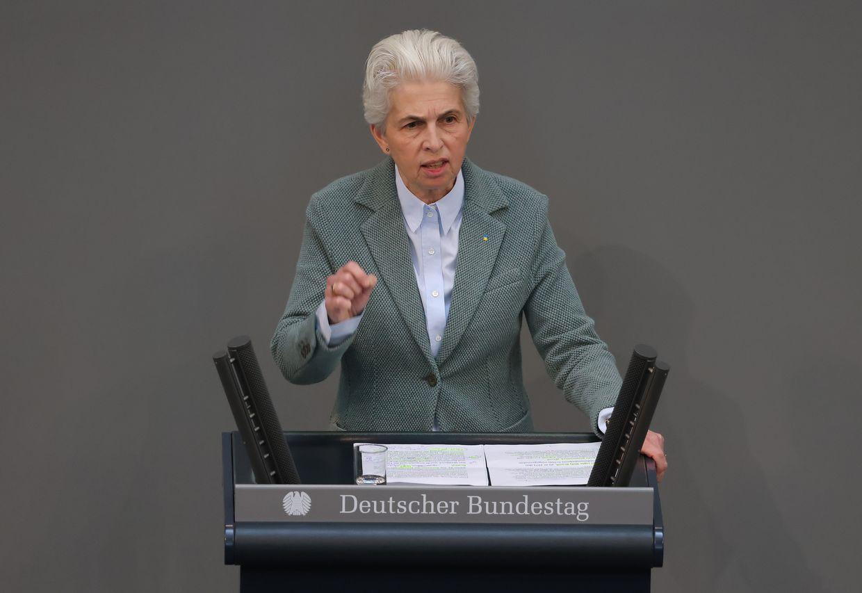German defense committee chief says Russia's attack on Germany a realistic scenario