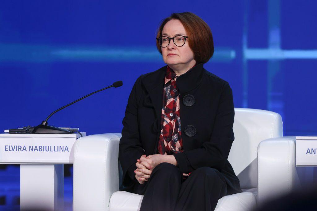 Russia keeps key interest rate at 21%, defying expert expectations