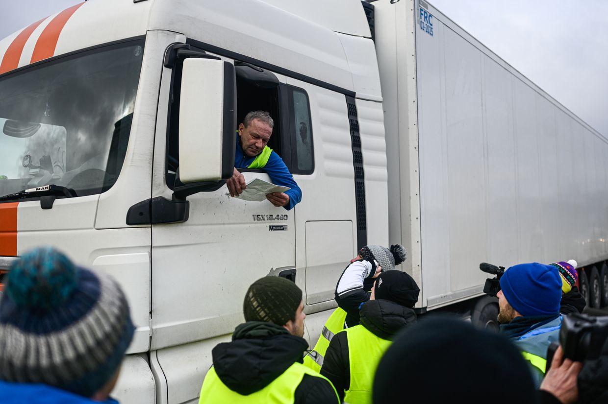 Polish, Ukrainian governments should meet at border, Zelensky says
