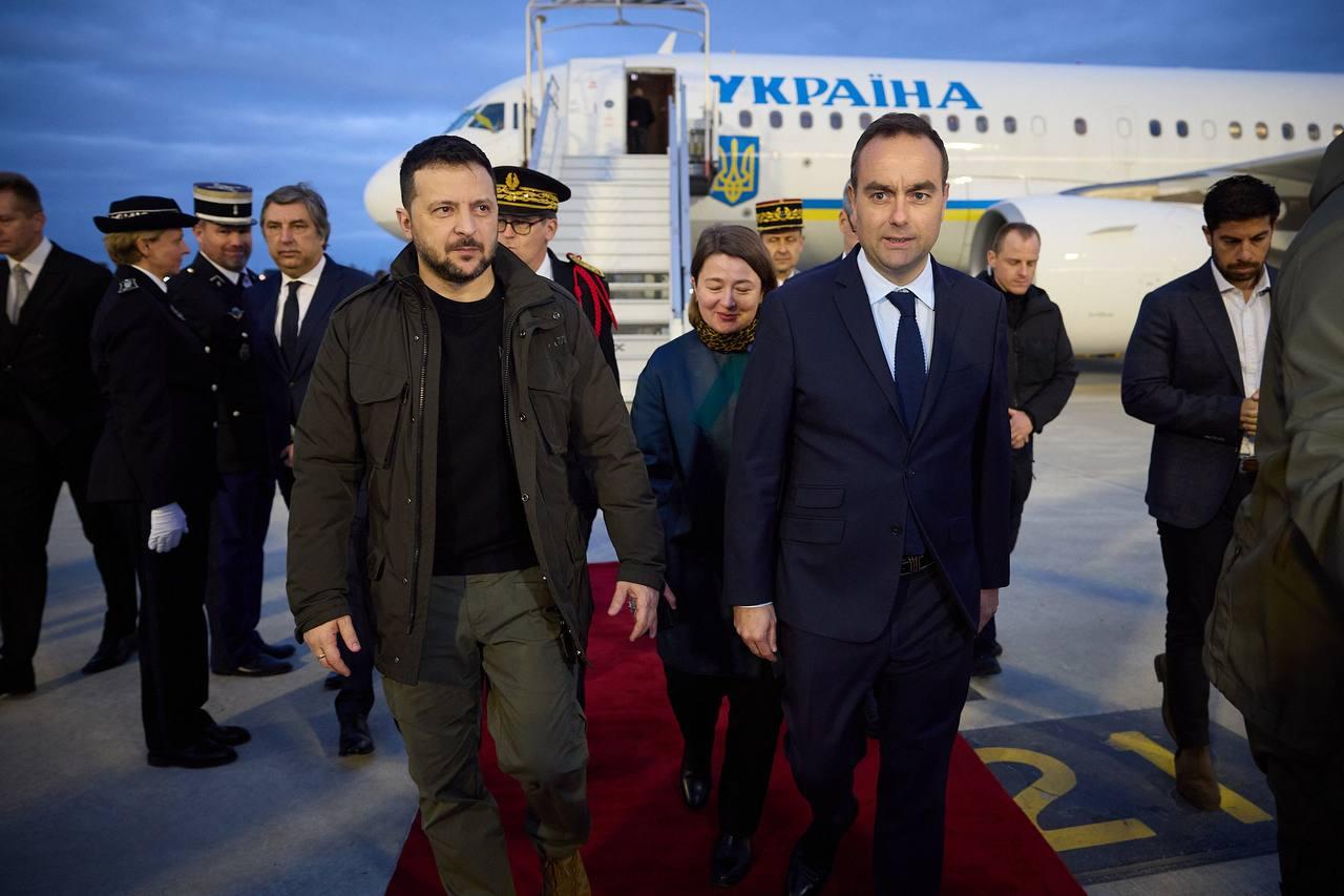Zelensky arrives in France for talks with Macron