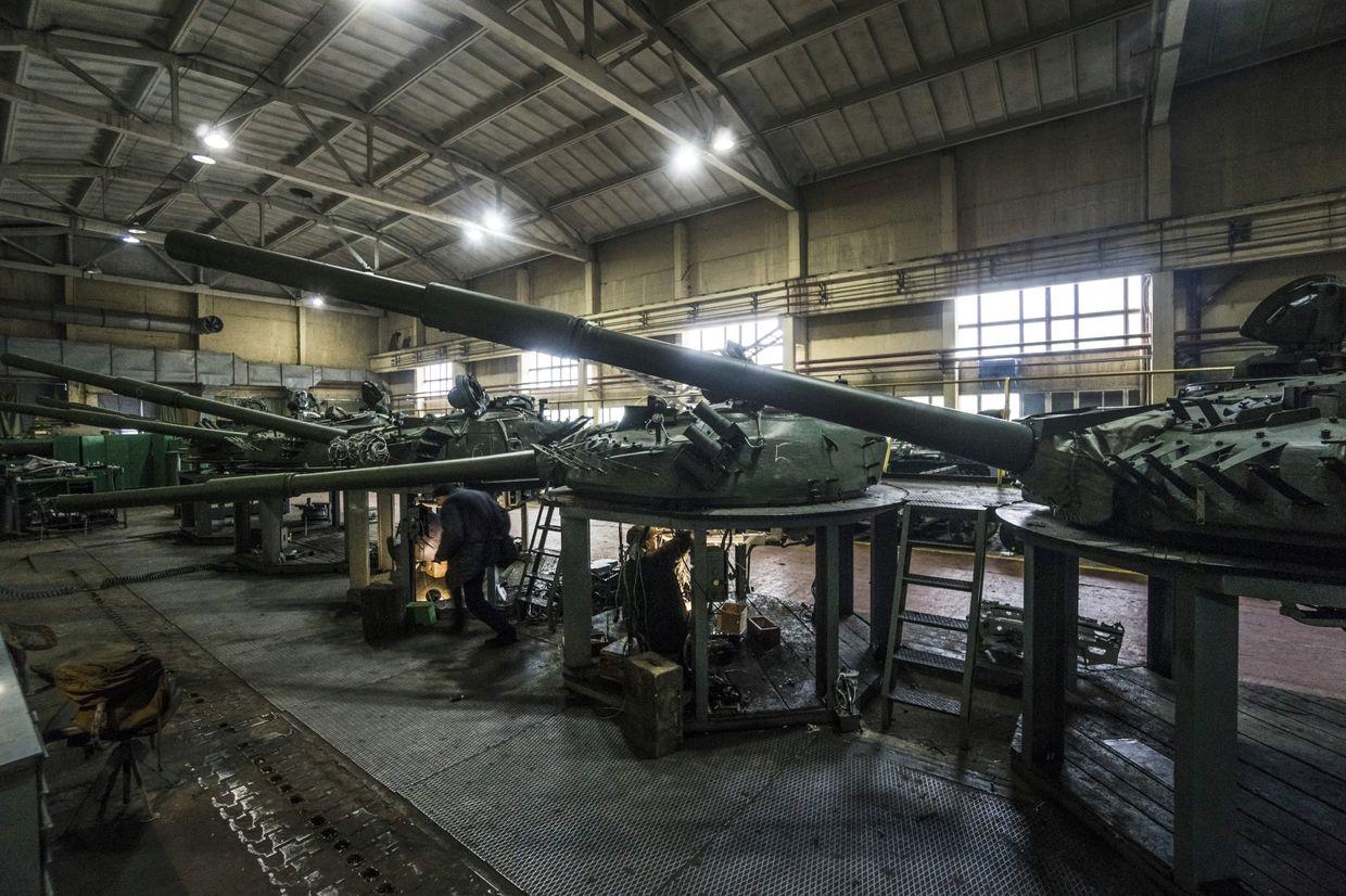 CNN: US may allow deploying its military contractors to Ukraine