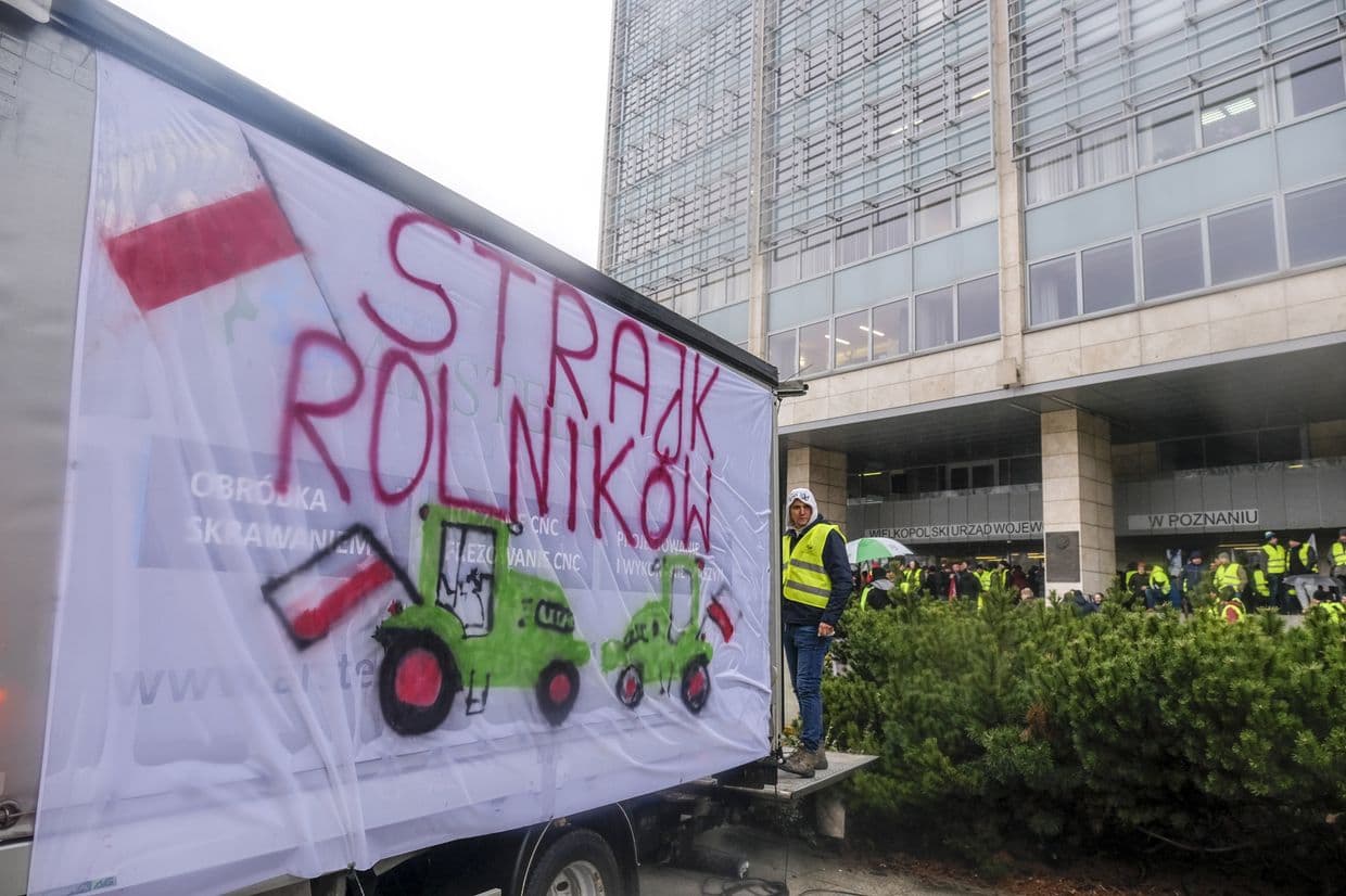 Polish farmers again block Medyka-Shehyni, 2 other crossings on Ukraine border