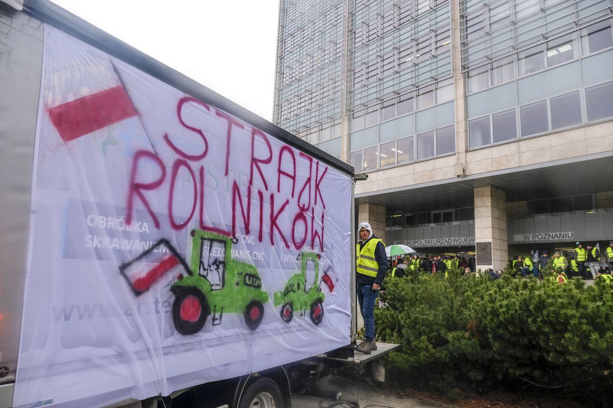 Polish farmers again block Medyka-Shehyni, 2 other crossings on Ukraine border
