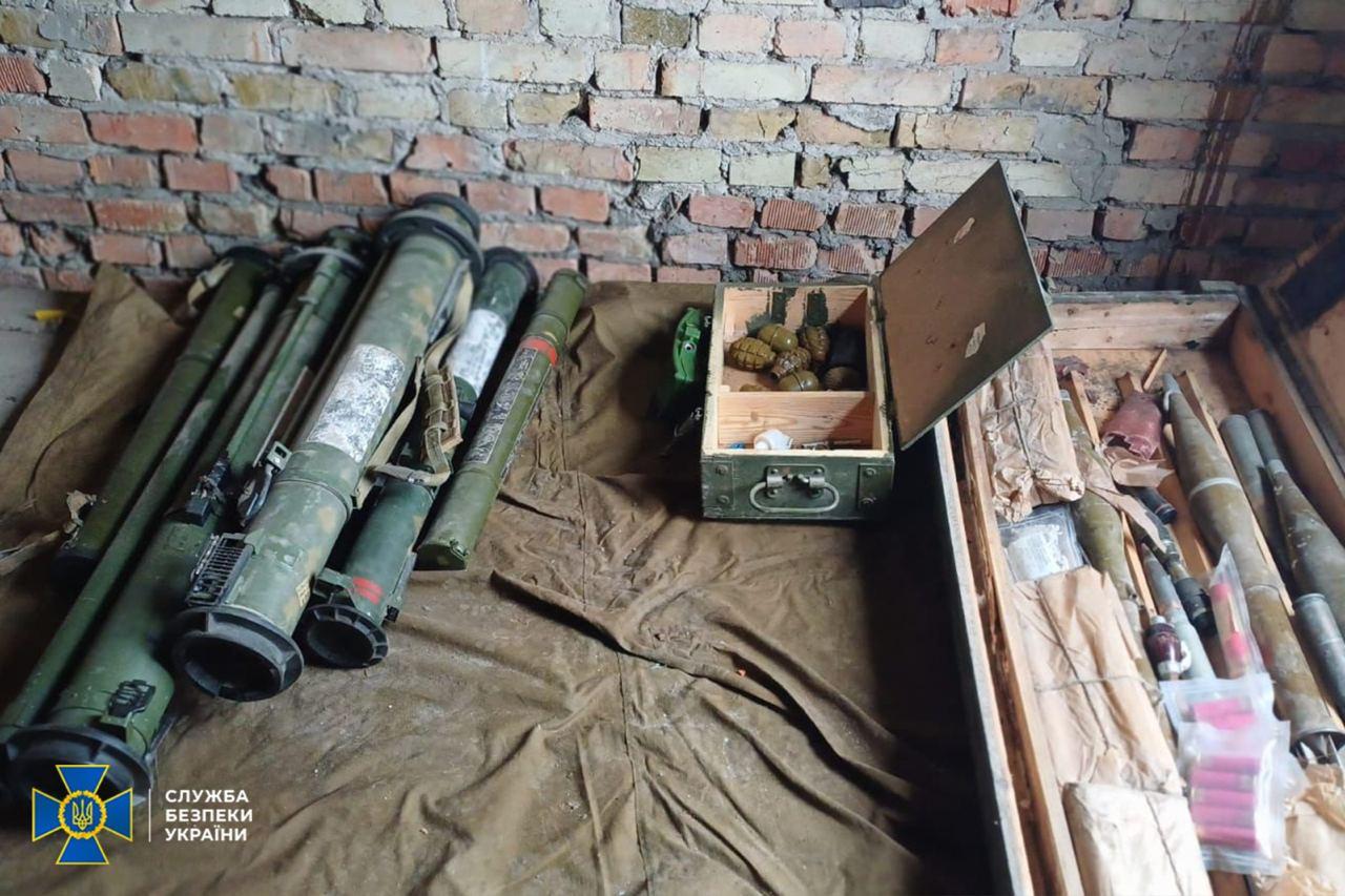 SBU uncovers 3 caches of Russian weapons