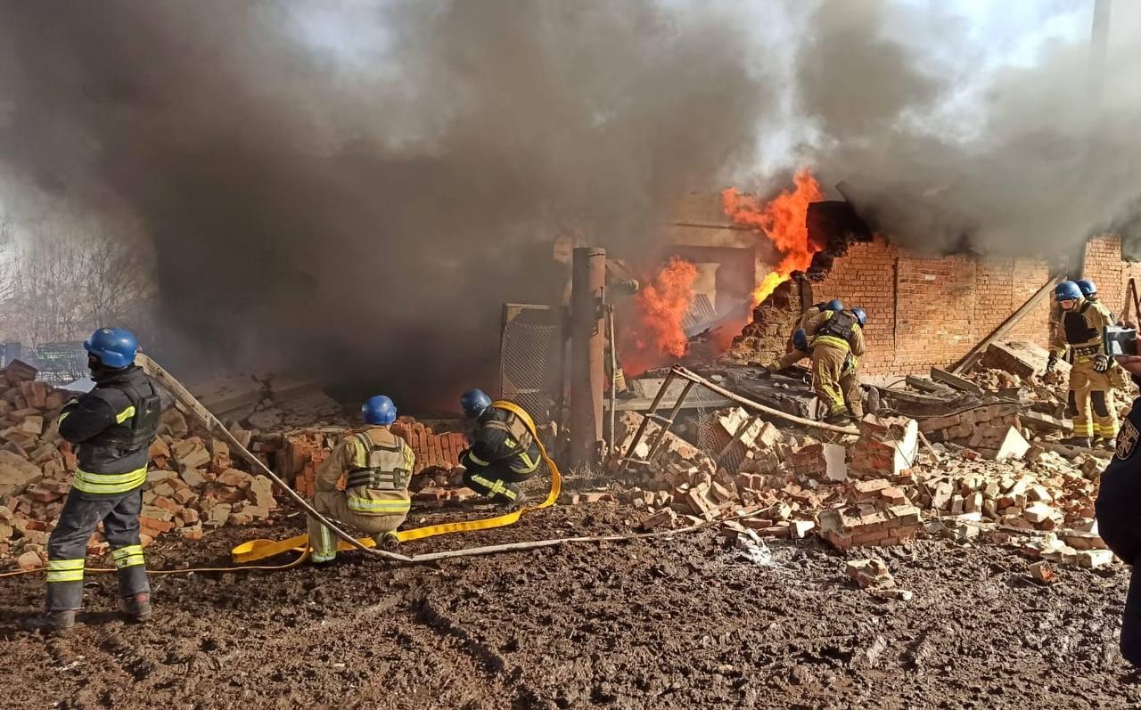 Russian attacks on Sumy Oblast kill 2, injure 8