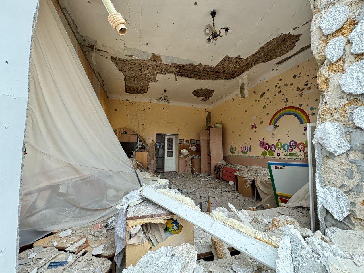 Russian attacks against Ukraine kill 2, injure 10 over past day