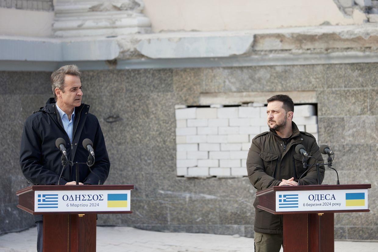 Russian missile hits 300-400 meters away from Zelensky and Greek PM, president says