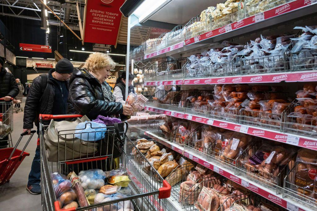 Survey: Ukrainians spend 66% of budget on food, mandatory expenses
