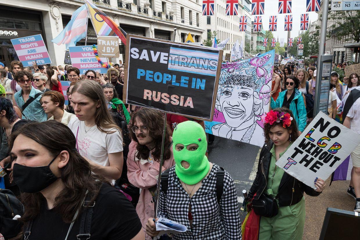 The LGBTQ+ lives caught in the grip of wartime Russia