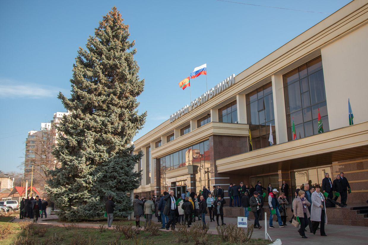 Moldova expels Russian diplomat after Russian election held in Transnistria