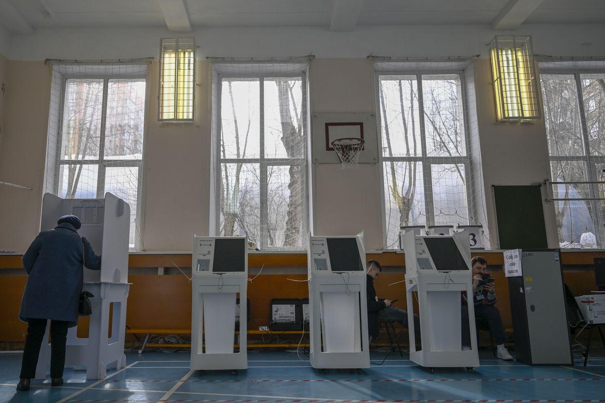 Media: At least 15 criminal cases opened on first day of Russian presidential election