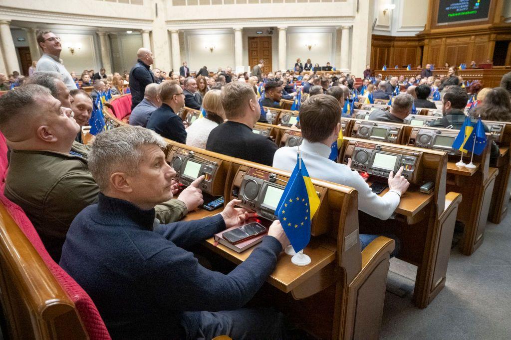 Parliament passes in 1st reading bill allowing some convicts to serve in military