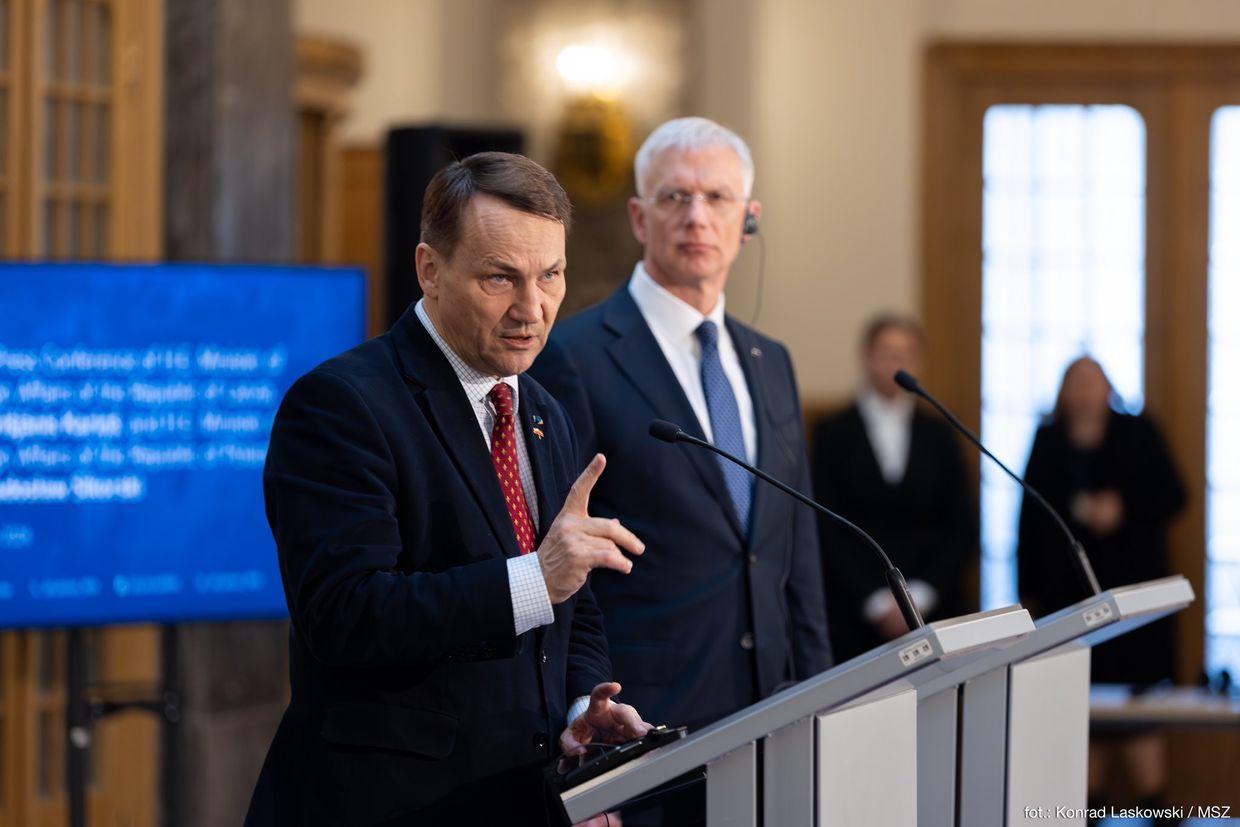 Sending troops to Ukraine 'shouldn't be ruled out,' Polish FM says