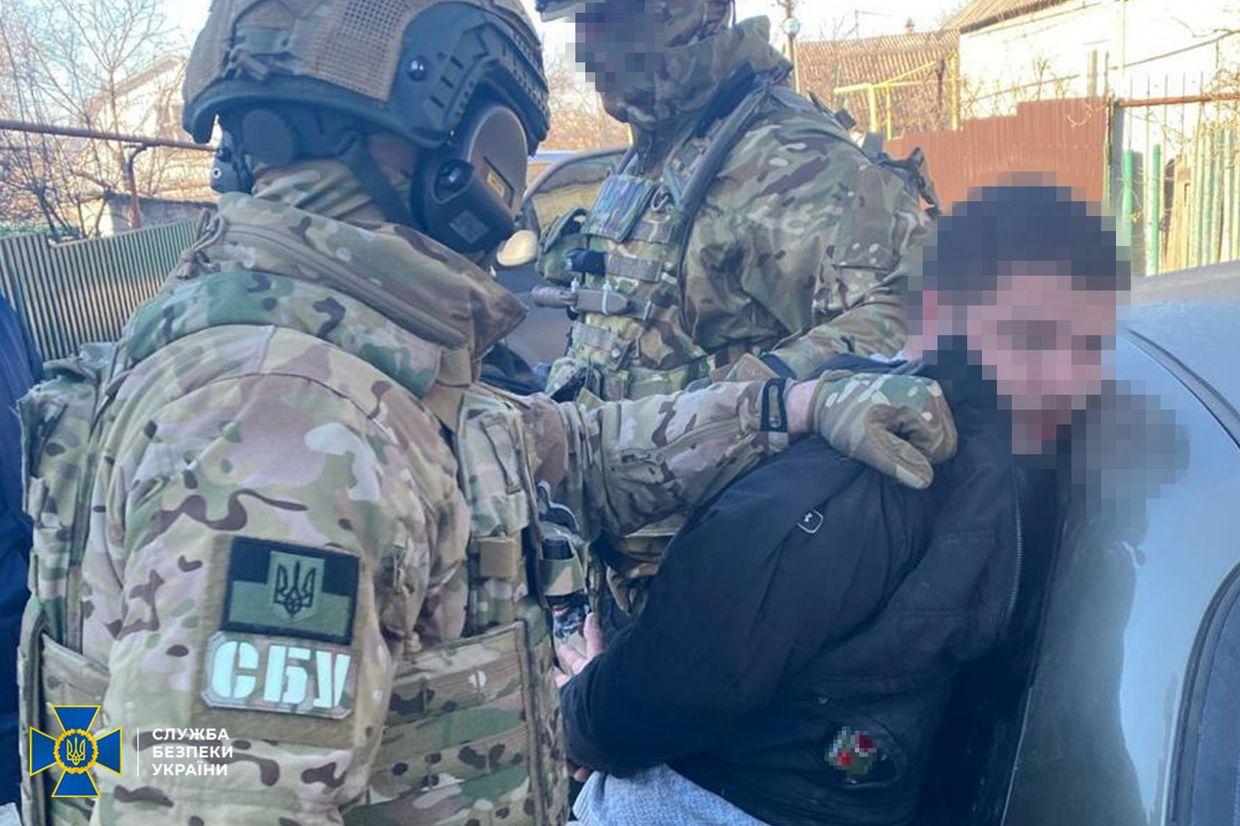 The SBU detains a Zaporizhzhia resident for allegedly planning a terrorist attack.