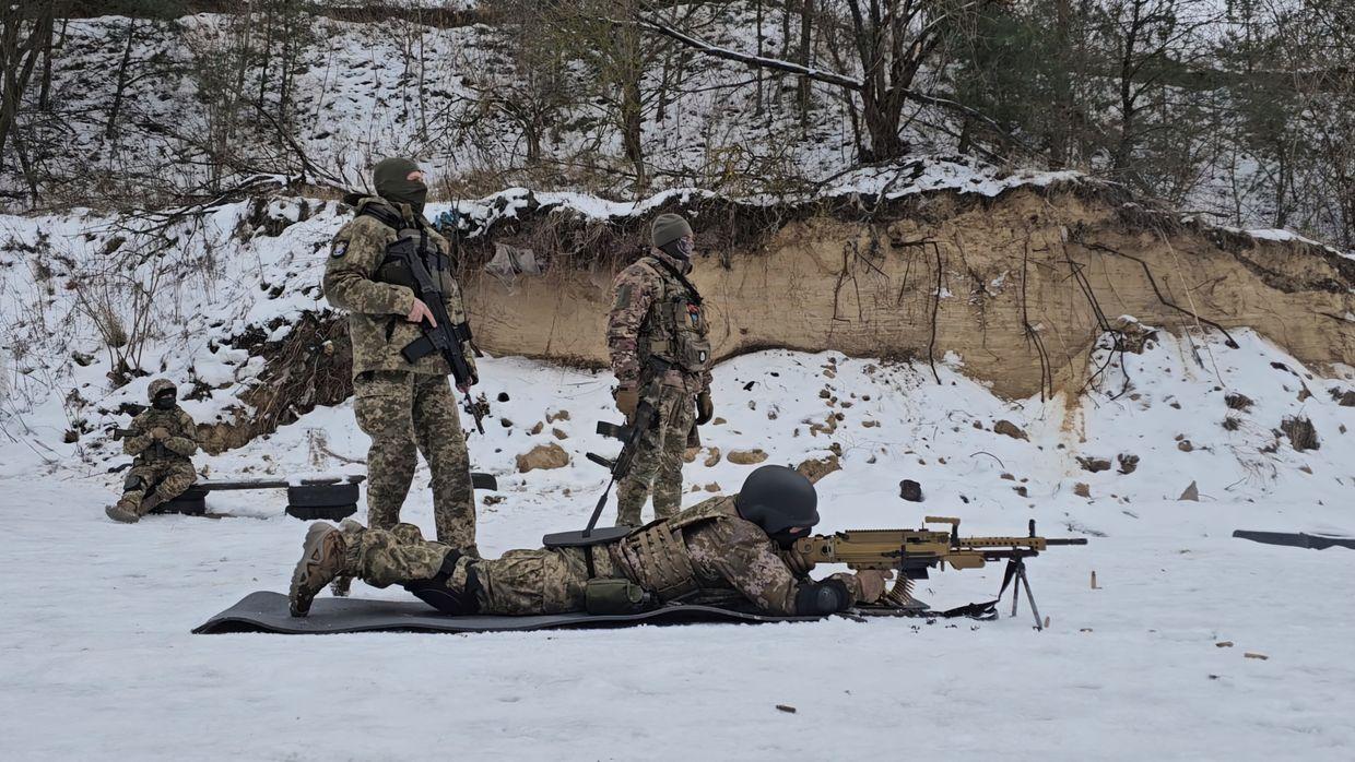 Russian anti-Kremlin militias tell Russian citizens near Ukrainian border to evacuate