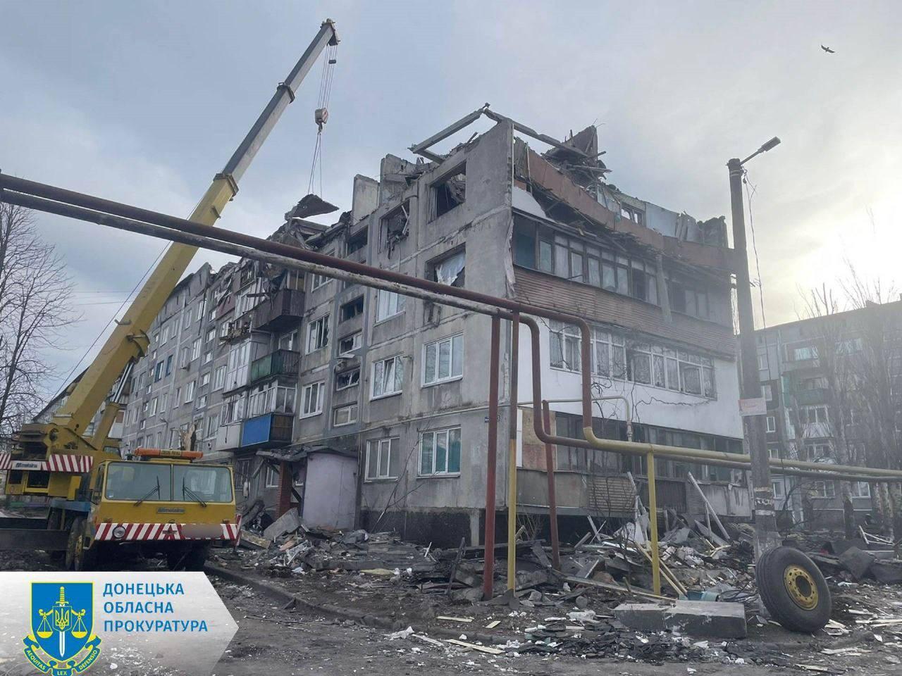 Governor: Russian attack on residential building in Myrnohrad kills 2, injures 5