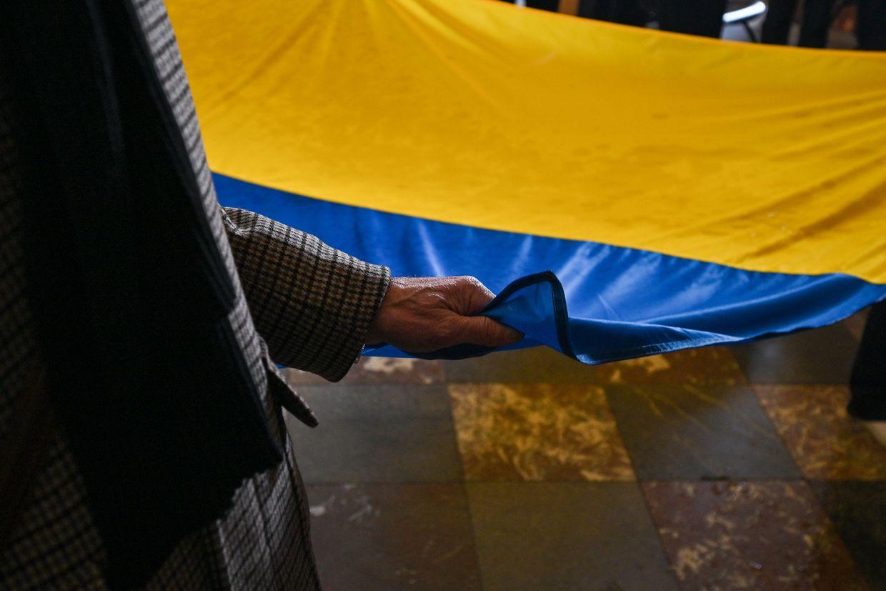 Poll: Just 12% of Ukrainians only speak Russian at home