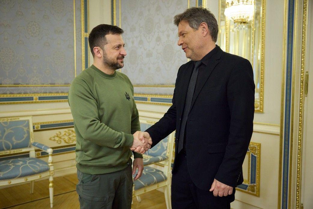 Zelensky meets German vice-chancellor in Kyiv to discuss air defense