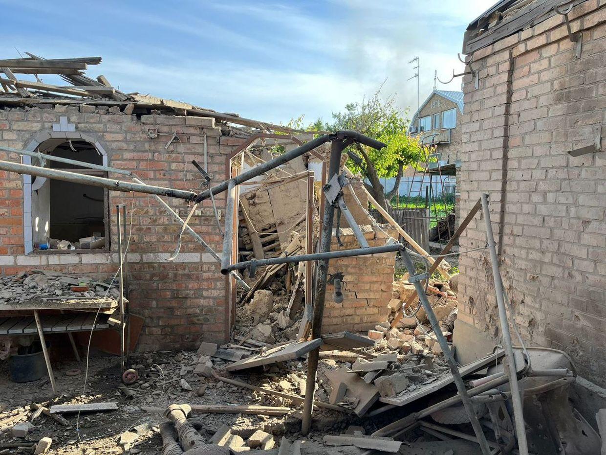 Russian attack on Nikopol kills 2, injures 2