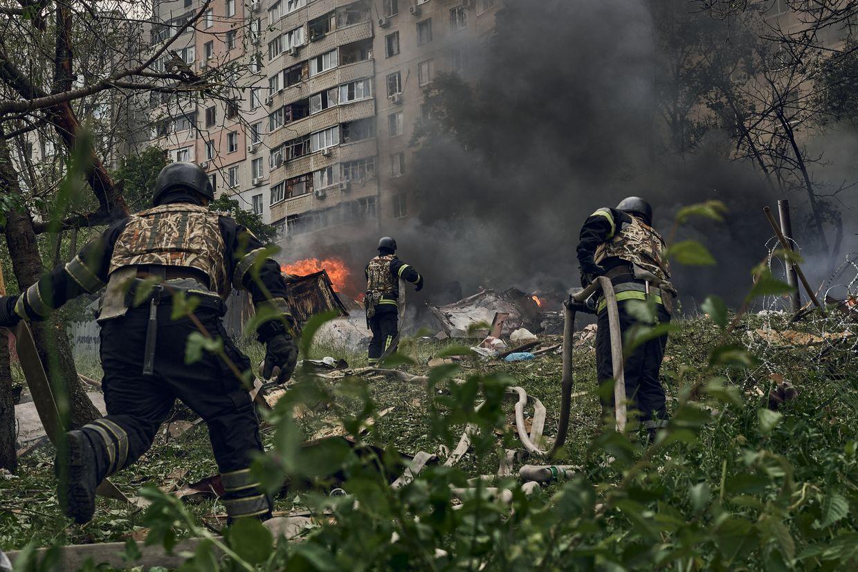 Zelensky: Russia used over 800 guided aerial bombs against Ukraine this week