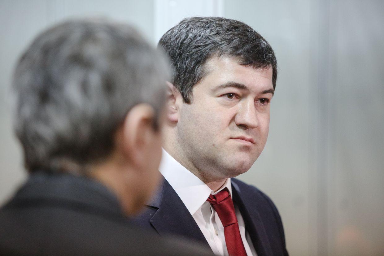 Former head of state tax service accused of taking bribes released on $1.4 million bail