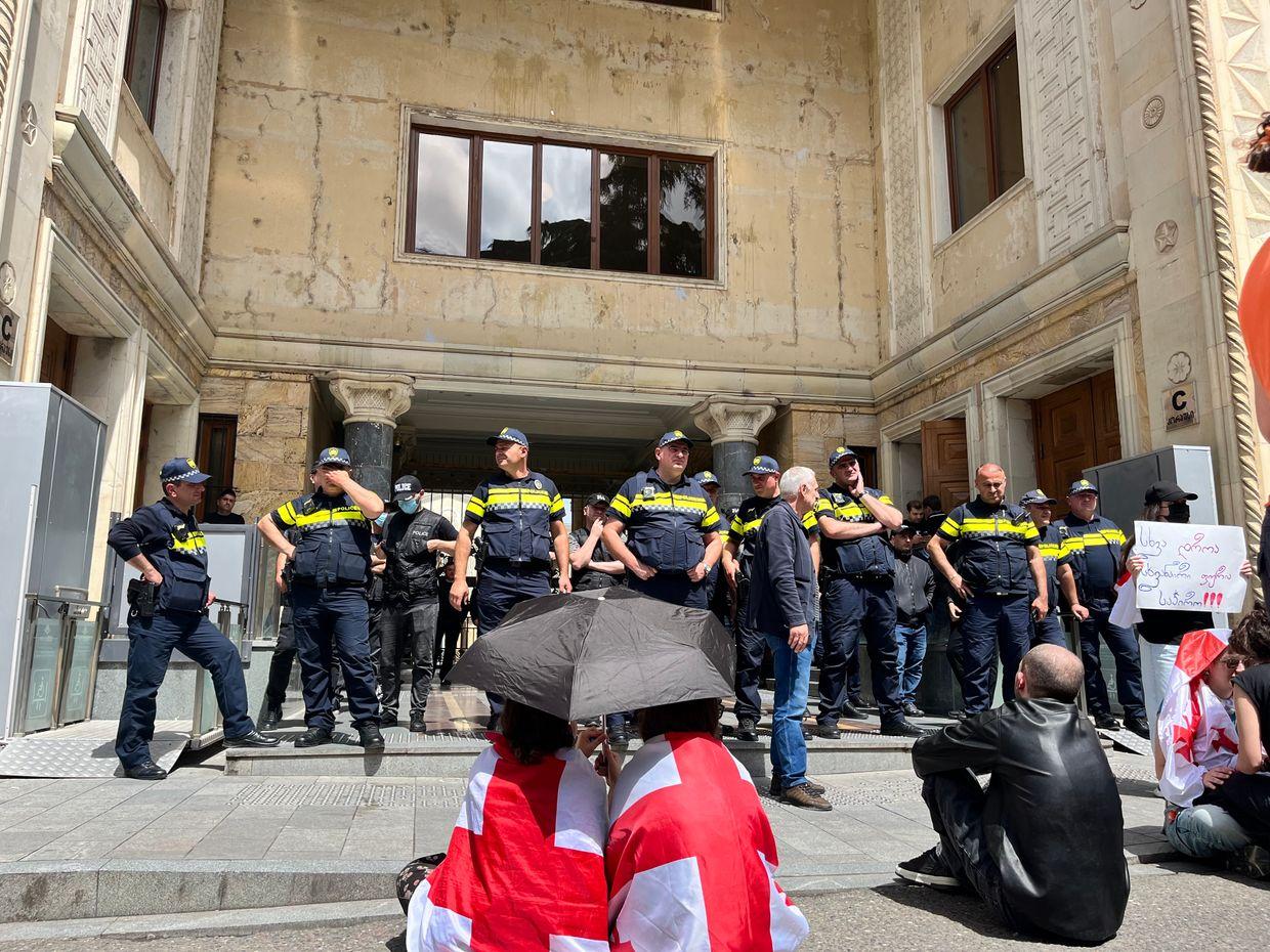 Georgian parliament overrules president's veto of foreign agents law