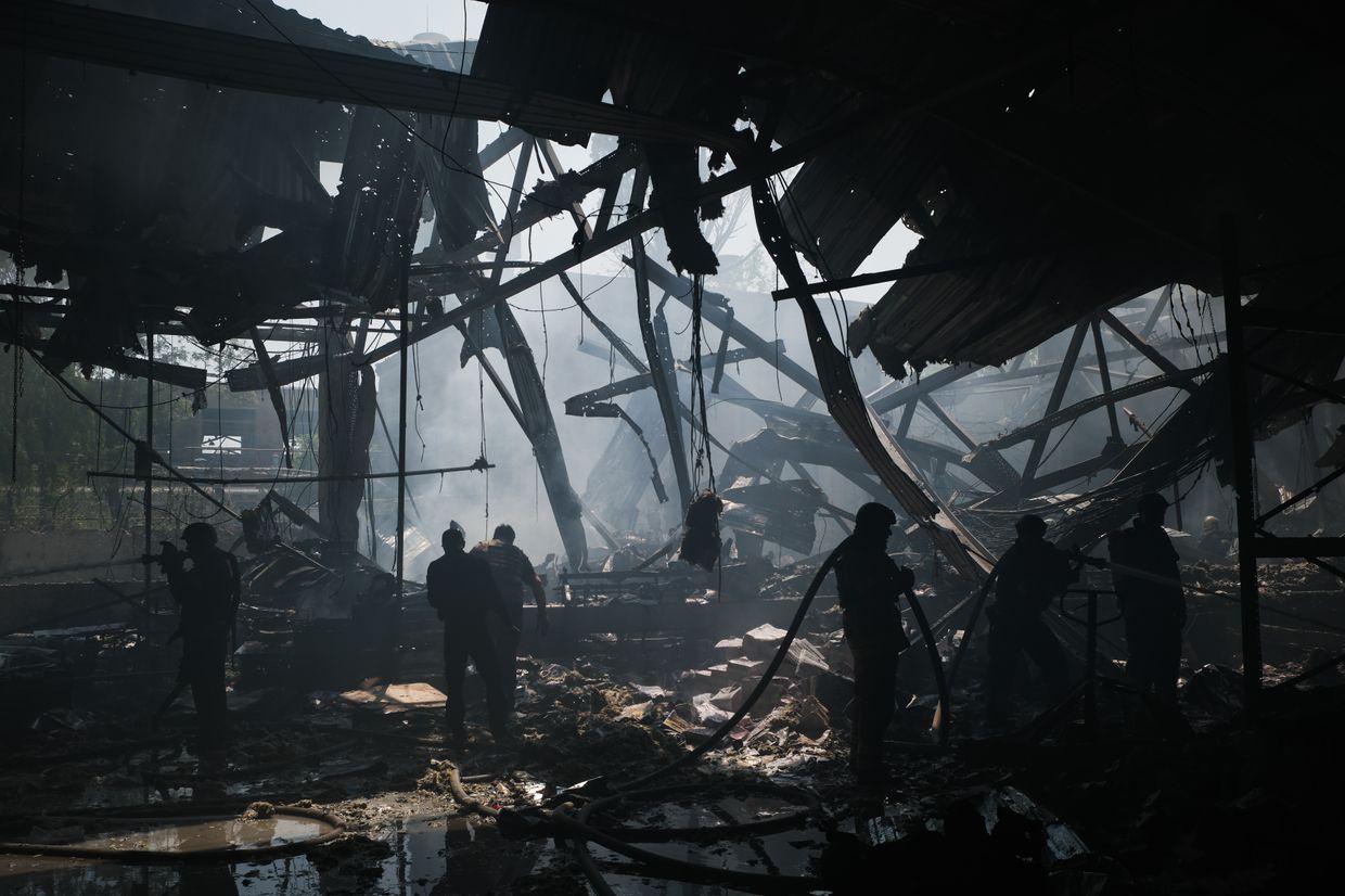 Russian missile strike reduces Kharkiv printing press to ashes, killing 7 (Photos)
