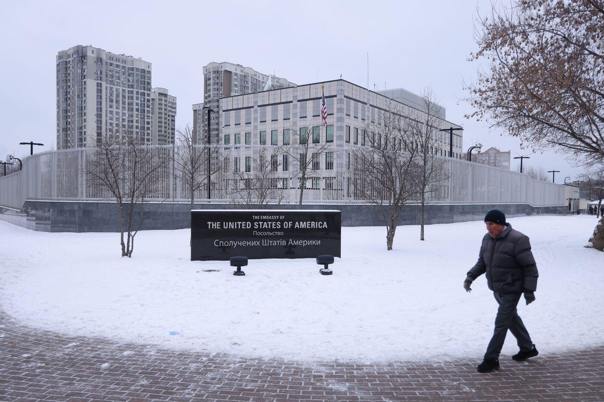US Embassy: Ukraine may no longer allow men with dual citizenship leave country