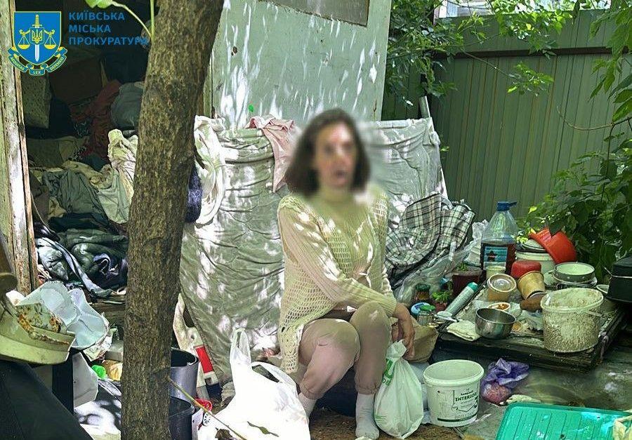 Woman detained in Kyiv over desecration of renowned fallen soldiers' graves