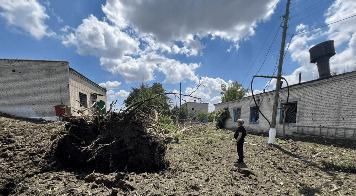 Russian guided bomb attack on Kurakhovo in Donetsk Oblast kills man