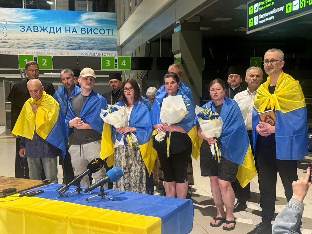 High-profile captives, kept in Russian prisons for years, freed in prisoner swap