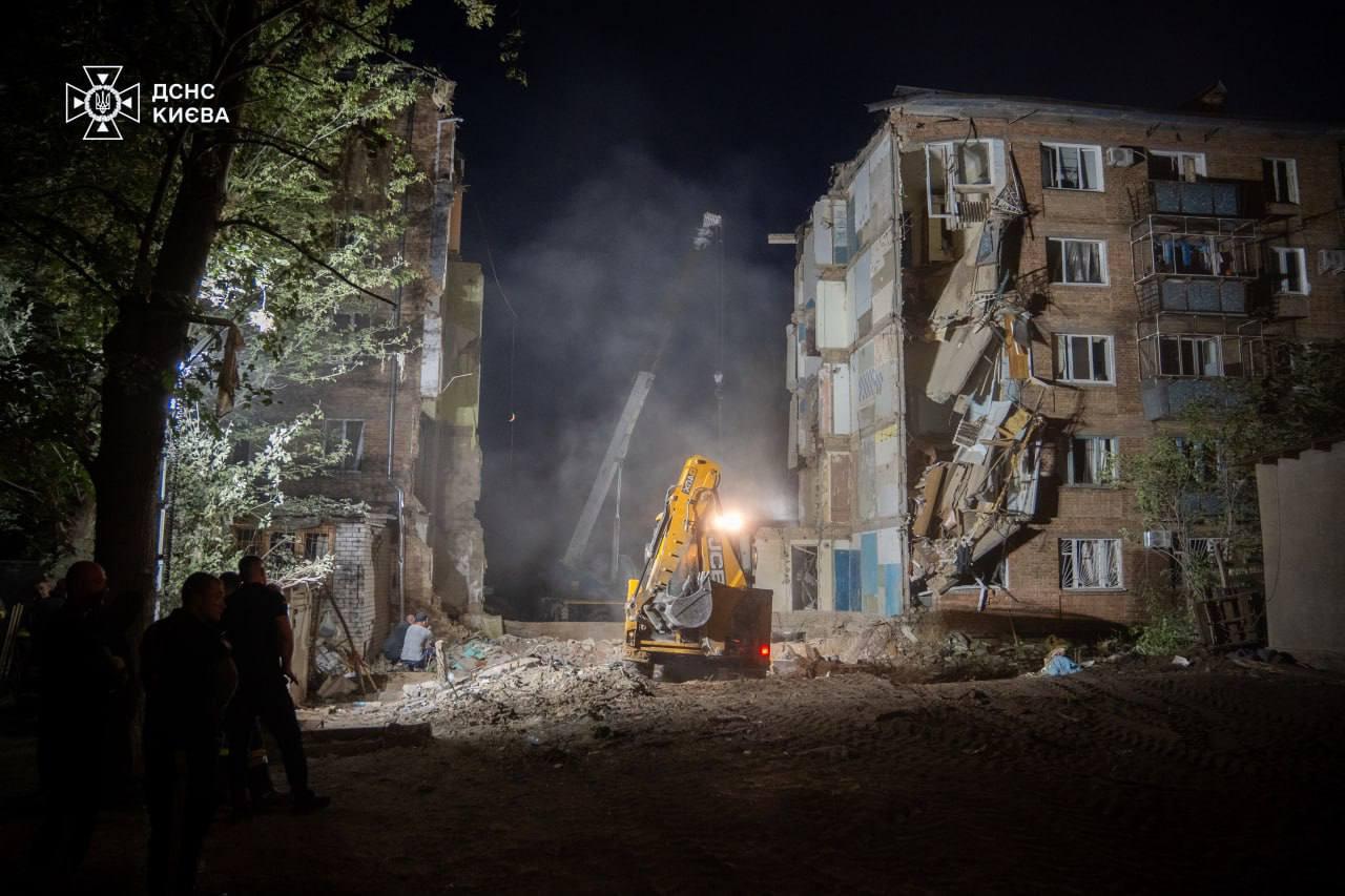 Updated: Emergency workers end rescue operations in Kyiv after mass missile strike