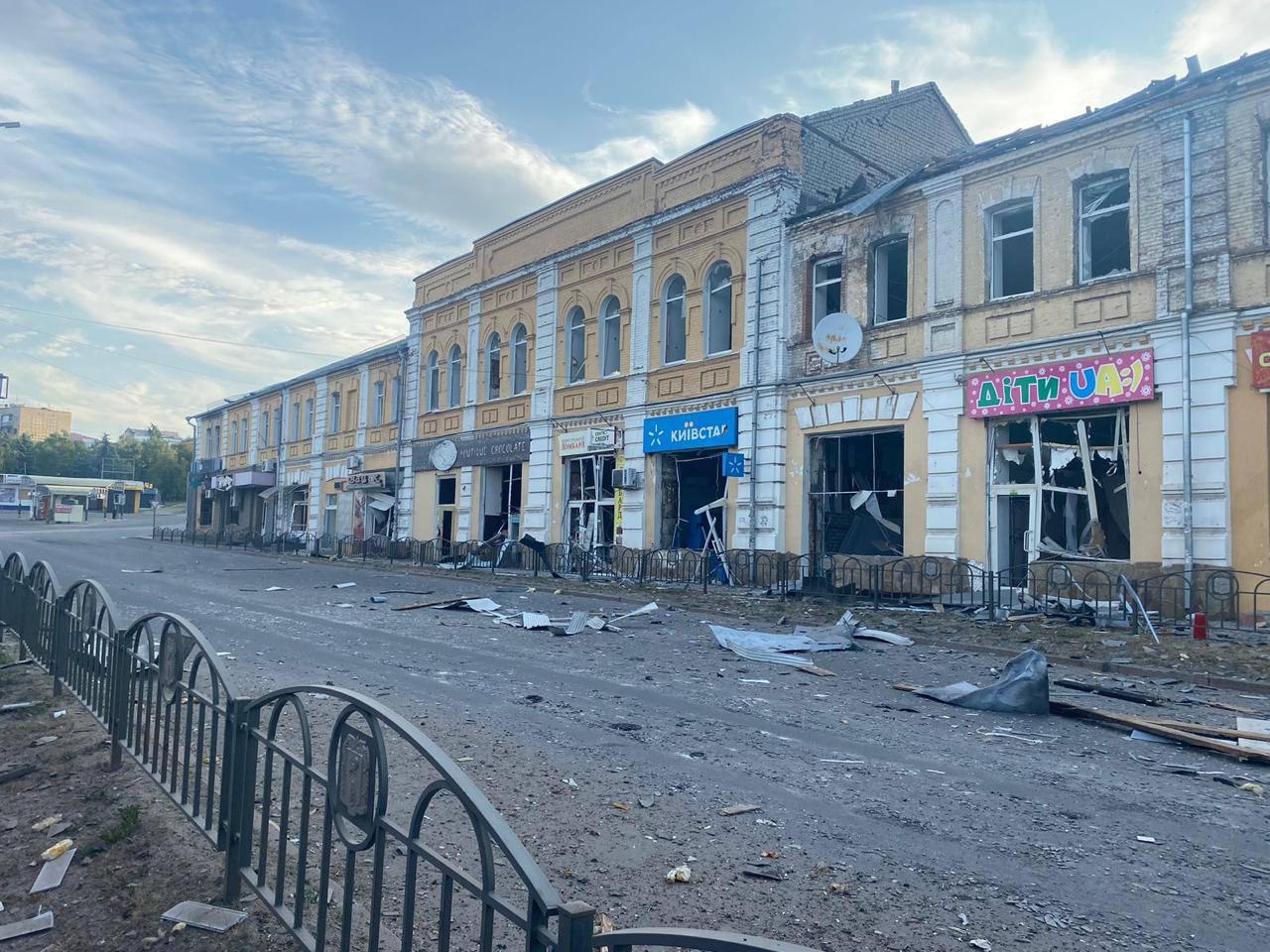 Russian attacks against Ukraine kill 7, injure 25 over past day