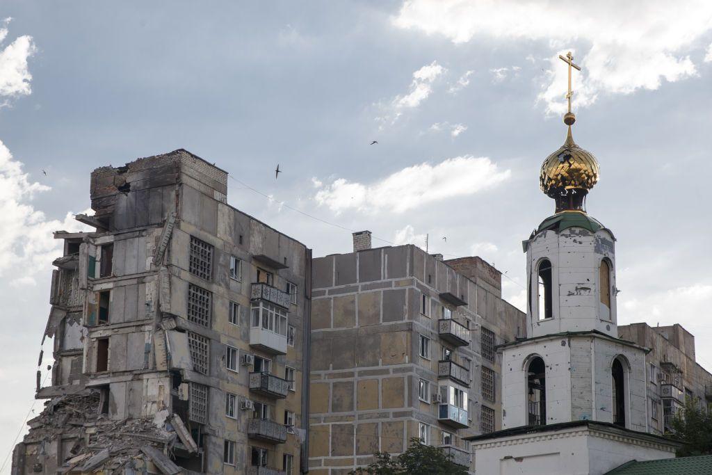 A view of a damaged building in the town of Niu-York, Ukraine.