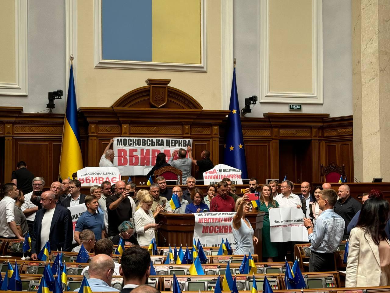 Bill on banning Russian-linked churches postponed, MPs block parliament in protest