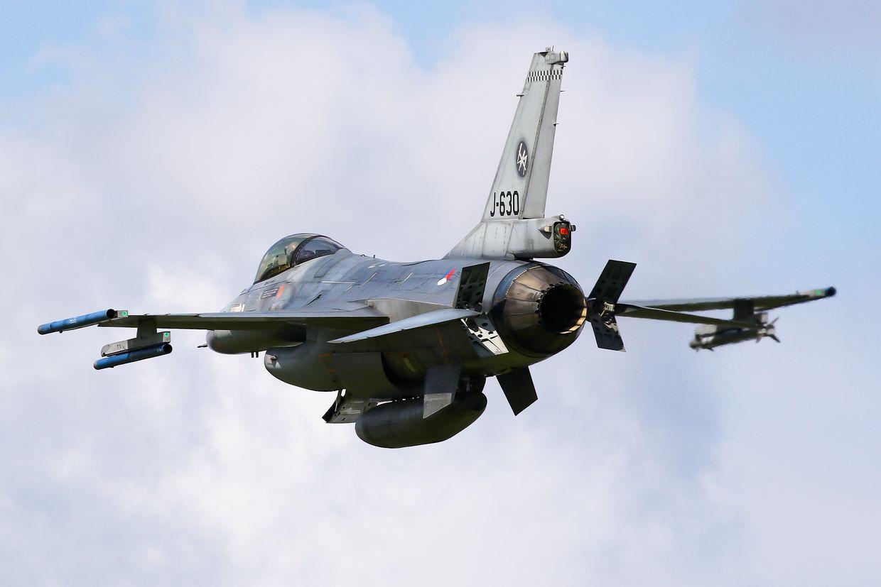 Ukraine received 6 F-16s from Netherlands, The Times reports