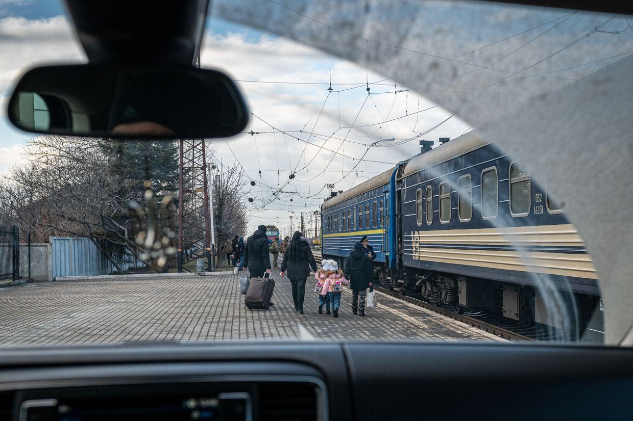 The military administration of Pokrovsk in Donetsk Oblast on Aug.15 called on residents to evacuate