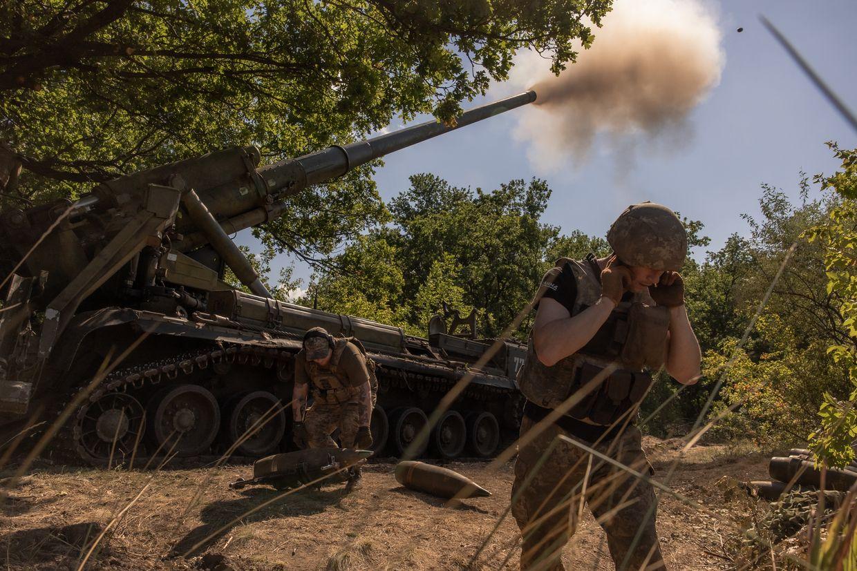 Ukrainian servicemen of the 43rd Artillery Brigade fire self-propelled artillery 2S7 Pion.
