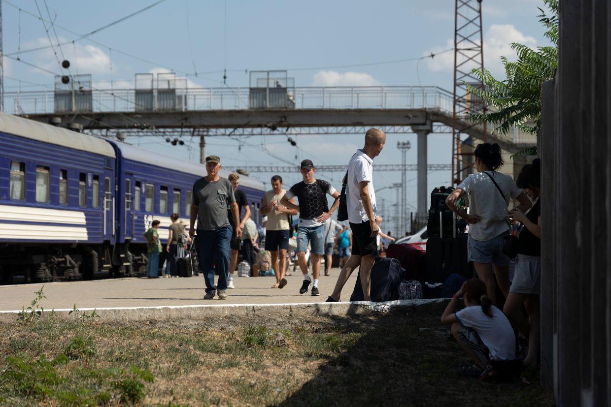 38,000 people remain in Pokrovsk as Russia closes in on the Donetsk Oblast town, governor says