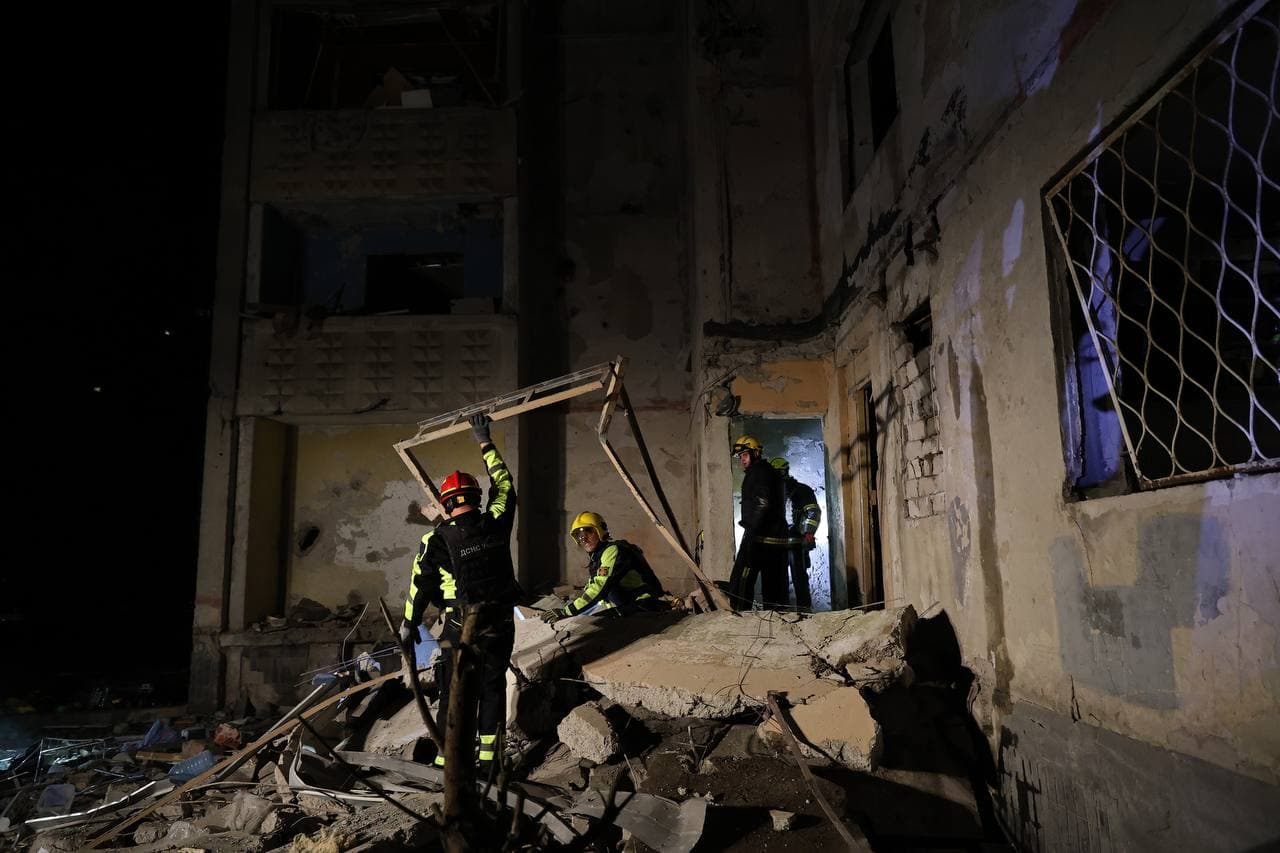 Russian strike on apartment building in Kharkiv injures 21, including children