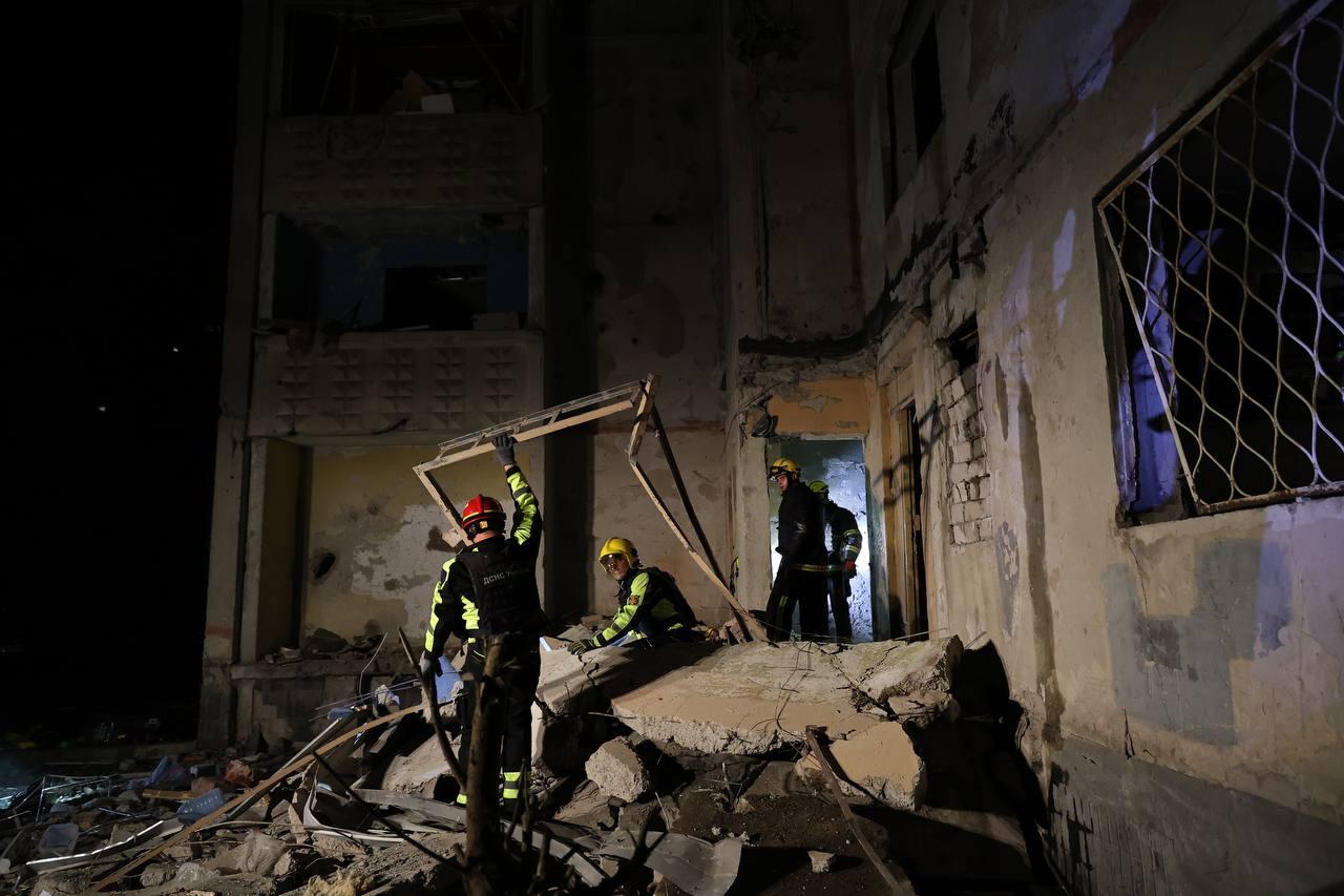 Russian strike on apartment building in Kharkiv injures 21, including children