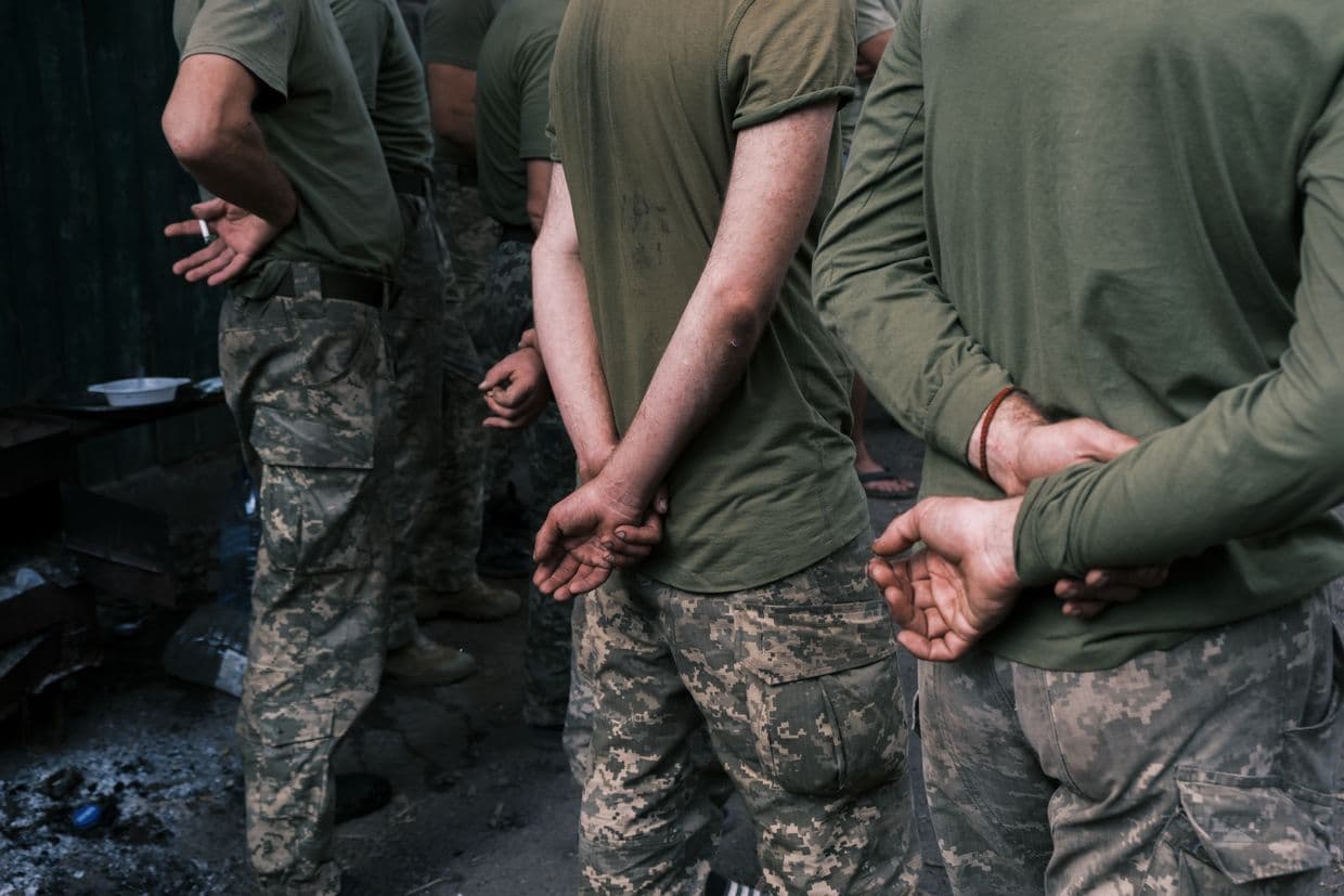 Zelensky signs new law giving full rights to former convict soldiers in army