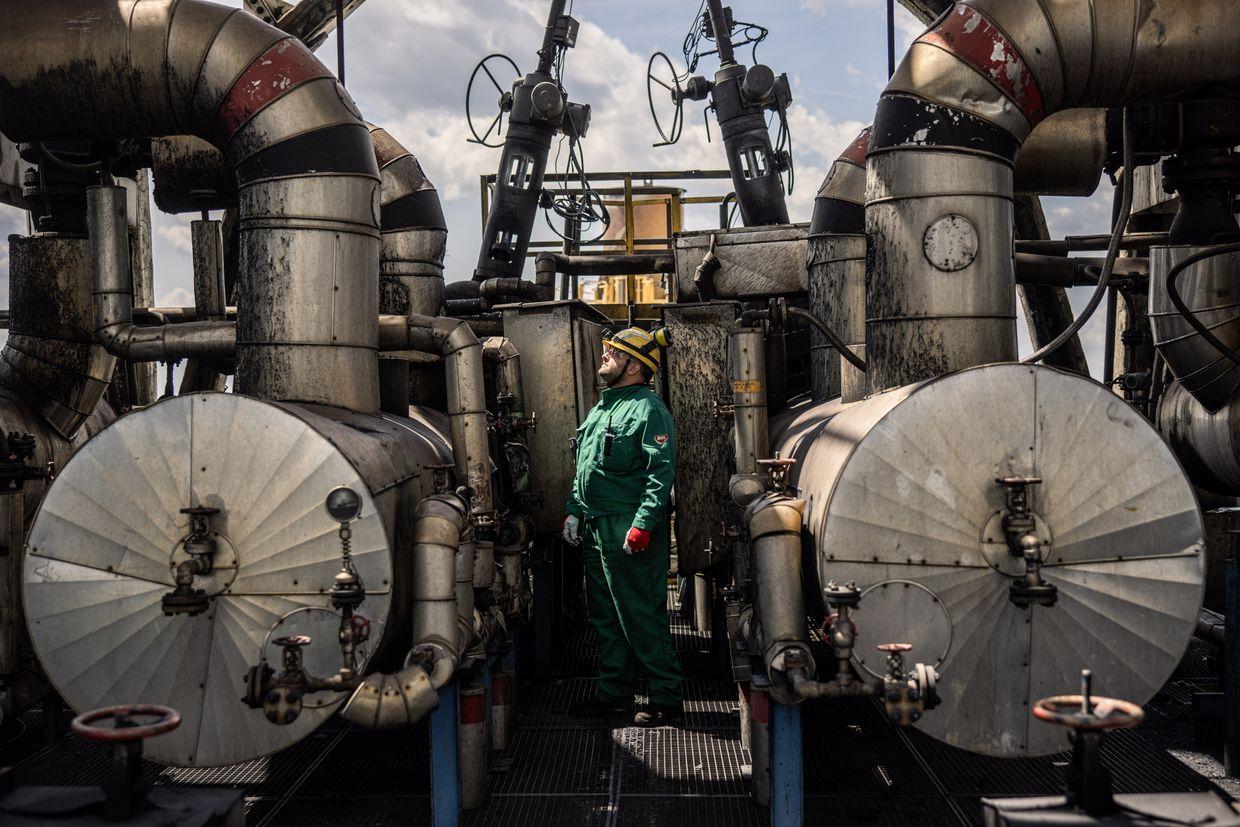 EU considering tougher Russian oil price cap as bloc aims to pass 18th sanctions package, Bloomberg reports