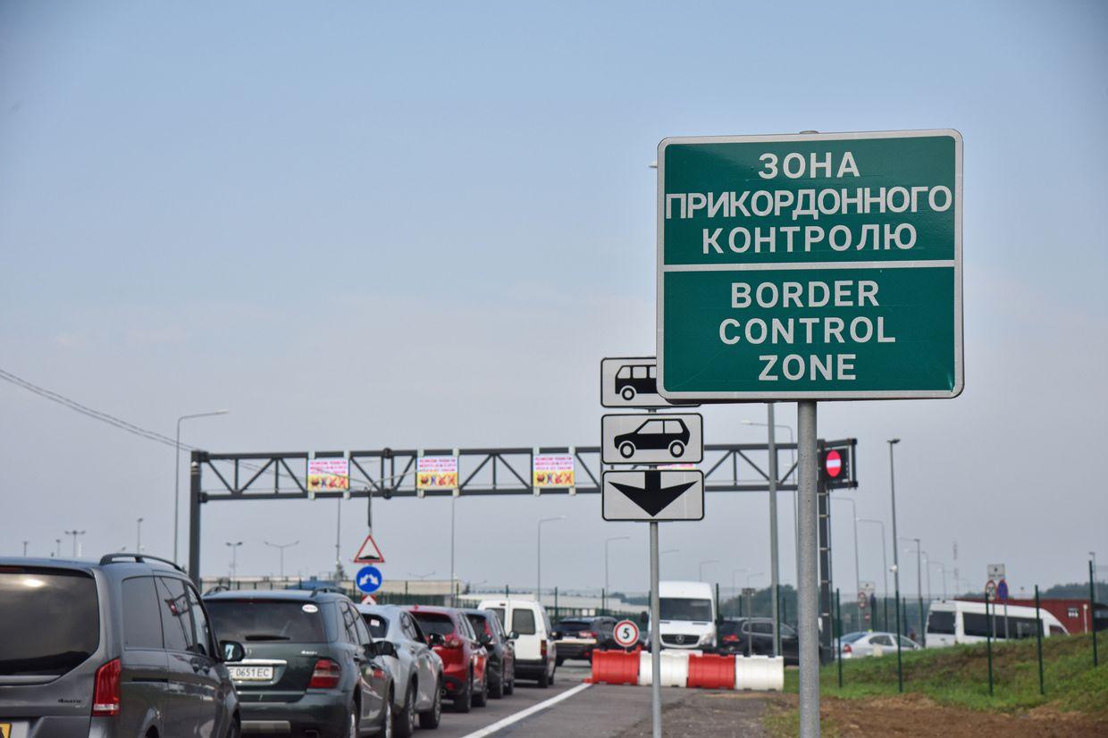 Zelensky signs bill on customs reform into law