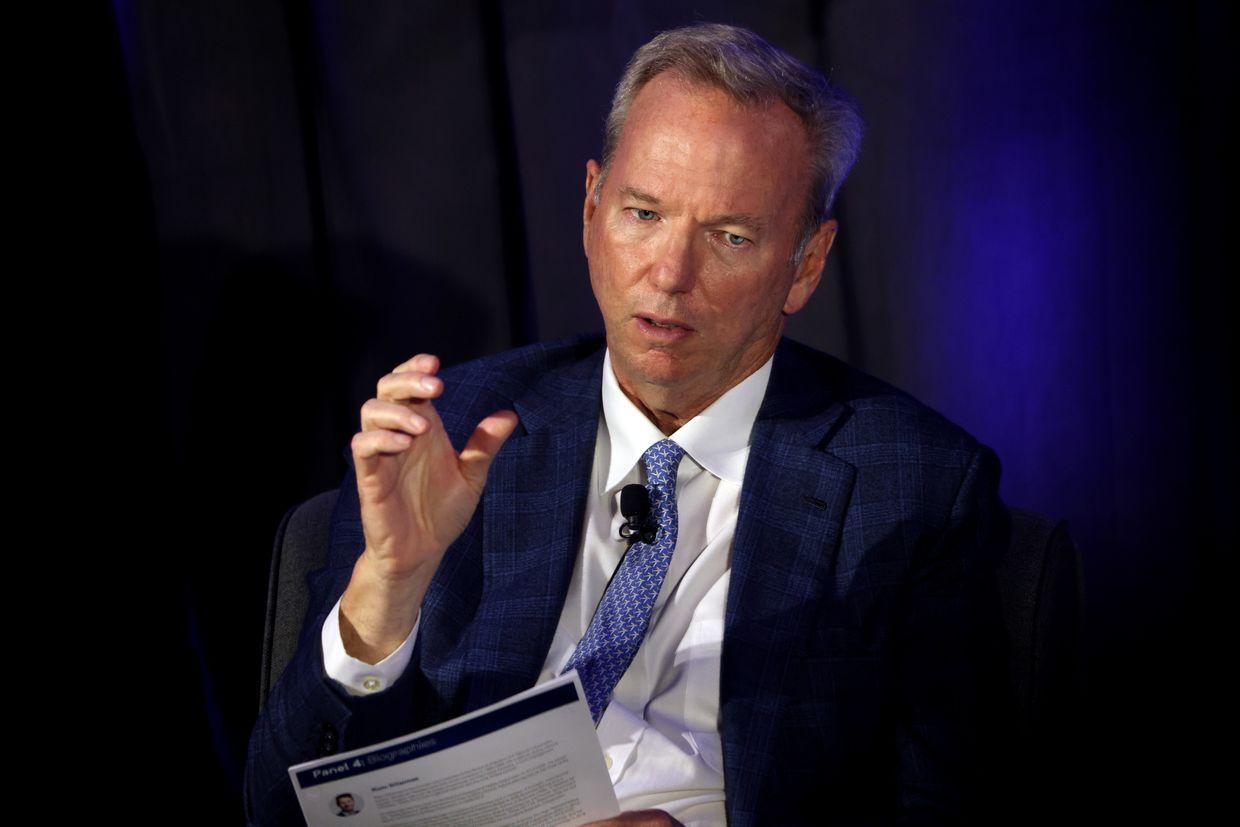 Ex-Google CEO urges US to buy drones instead of 'useless' tanks, cites Ukraine experience