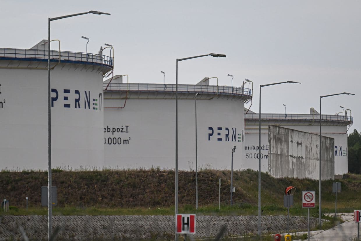 Poland shuts down Druzhba pipeline section after oil leak