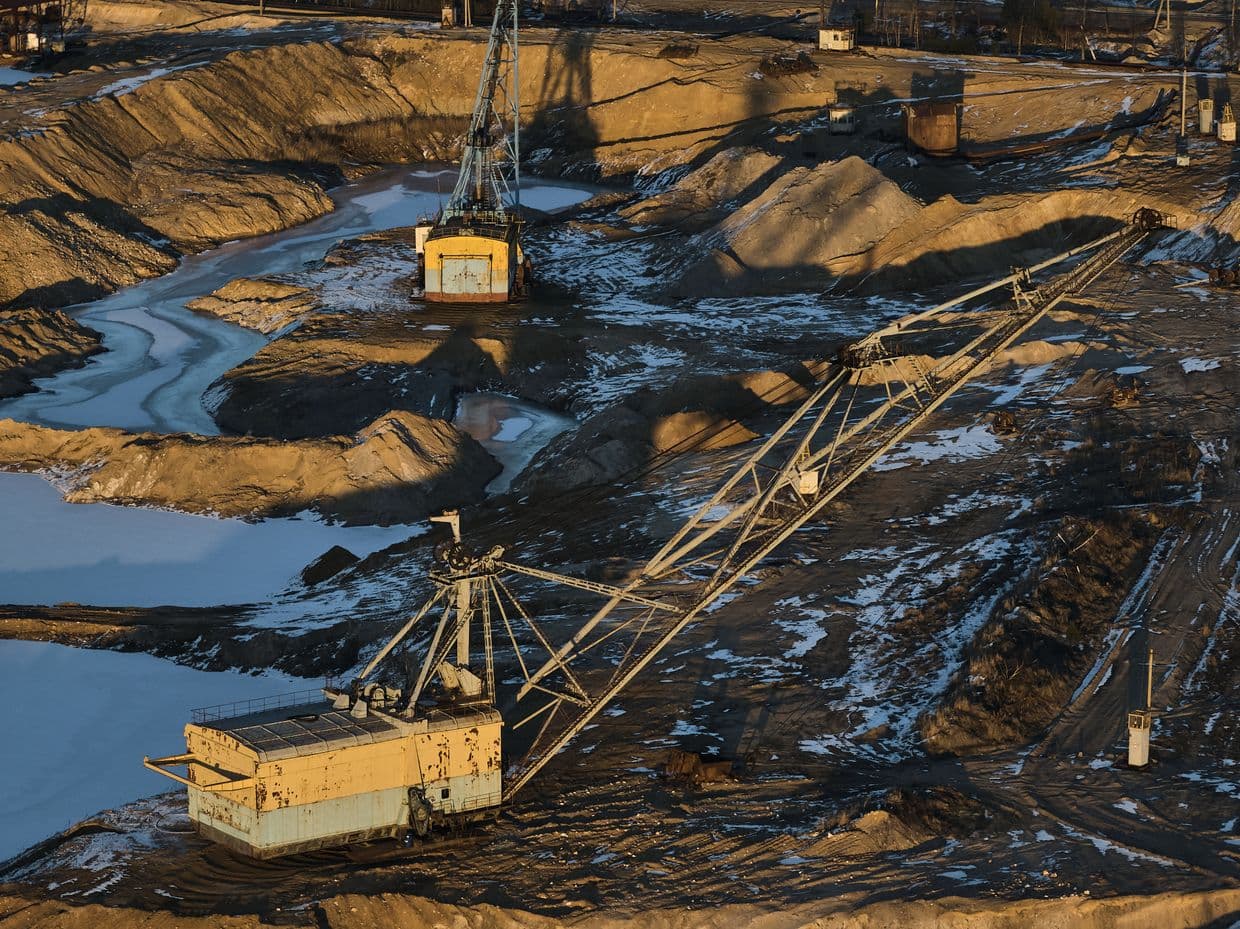 Ukraine-US talks on minerals deal ongoing, not tied to NATO membership, source says